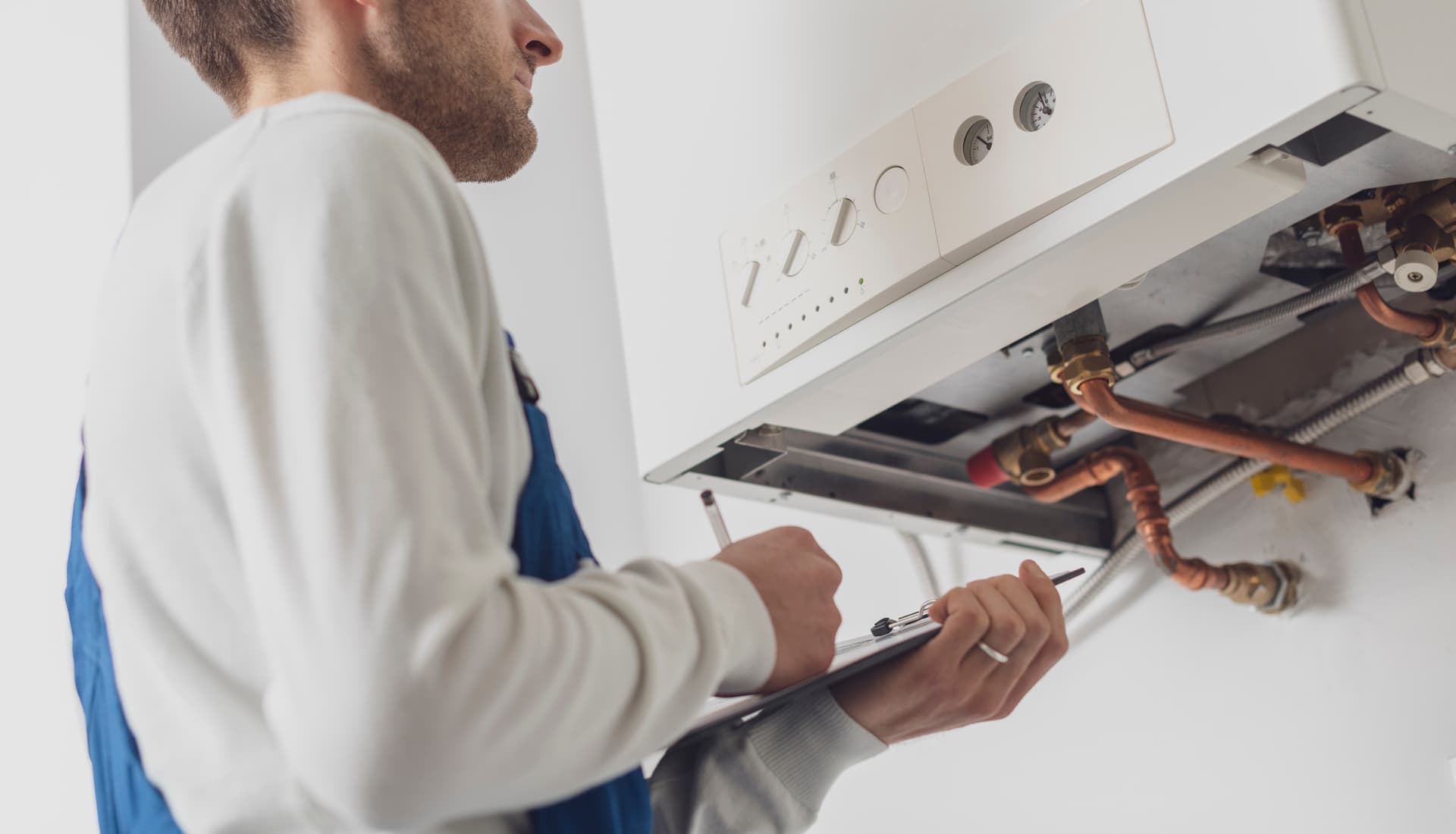 Gas Safe or OFTEC? Choosing a Boiler Service Engineer